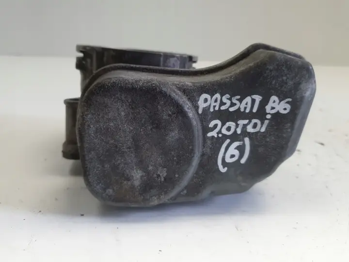 VW Passat B6 2.0 TDI PRZEPUSTNICA 03G128063B