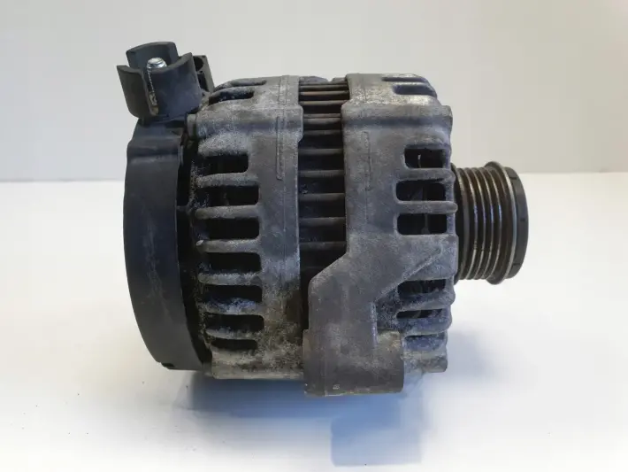 Volvo S40 II V50 2.4 D5 ALTERNATOR 0121615014 bosch 30773111