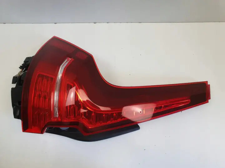 Volvo V60 II 18-24r TYLNIA TYLNA LAMPA LEWA lewy tył 32291358