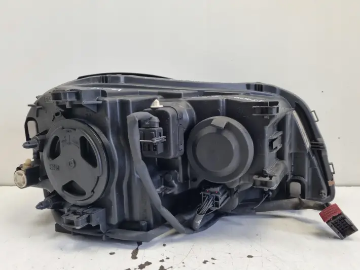 Volvo XC90 02-06r PRZEDNIA LAMPA LEWA lewy przód EUROPA 8620571