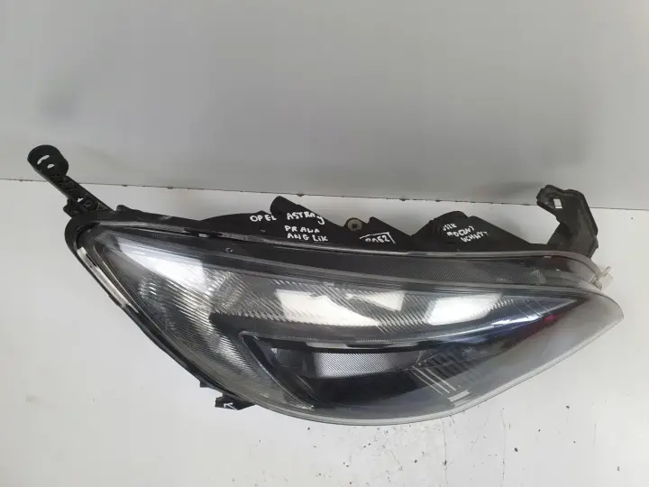 Opel Astra J IV PRZEDNIA LAMPA PRAWA prawy przód anglik Ciemny klosz
