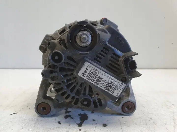 Renault Clio III 1.2 16V ALTERNATOR 8200654541C valeo