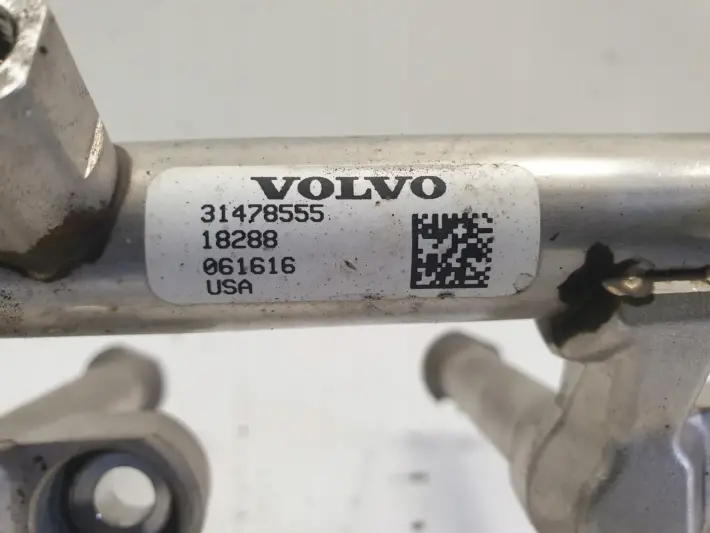 Volvo V60 II 1.5 T LISTWA WTRYSKOWA 31478555