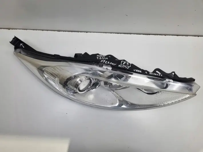 Ford Fiesta MK7 08-17r PRZEDNIA LAMPA PRAWA PRAWY PRZÓD 8A61-13W029-DG