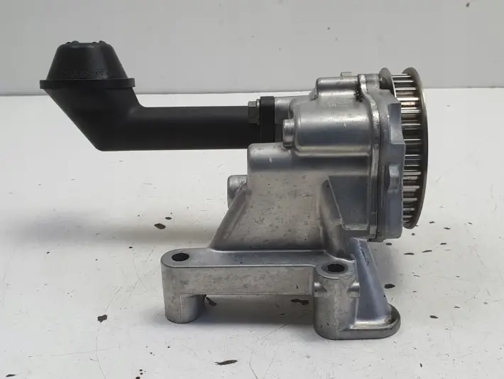 VW Caddy III 1.6 TDI POMPA OLEJU olejowa 03L115105C