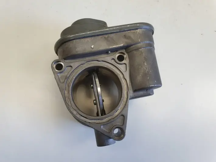 VW Golf V 1.9 TDI PRZEPUSTNICA 038128063G