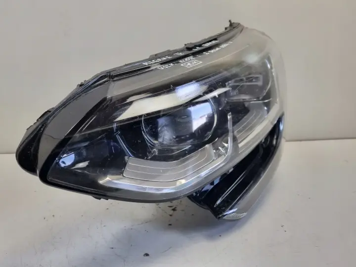 Renault Megane IV PRZEDNIA LAMPA LEWA lewy przód LED EUROPA 260602792R