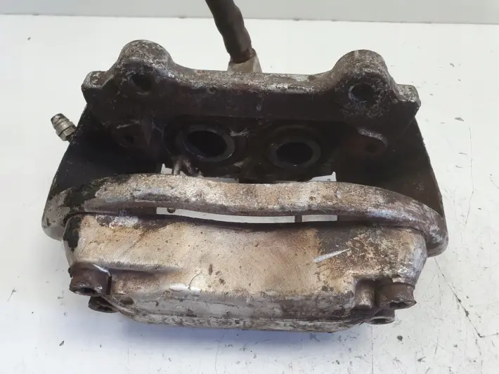 Mercedes SL SL500 R230 PRZEDNI ZACISK HAMULCOWY prawy przód 20825101