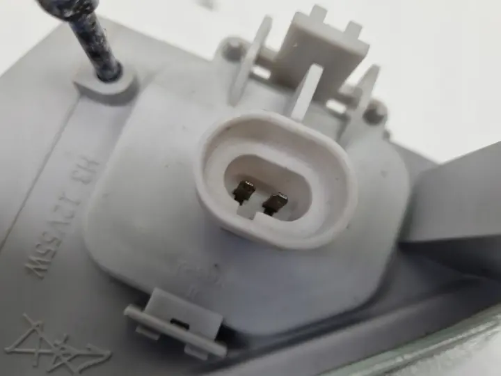 Opel Vectra B LIFT HALOGEN PRAWY PRZÓD przedni pasażera 19-5327