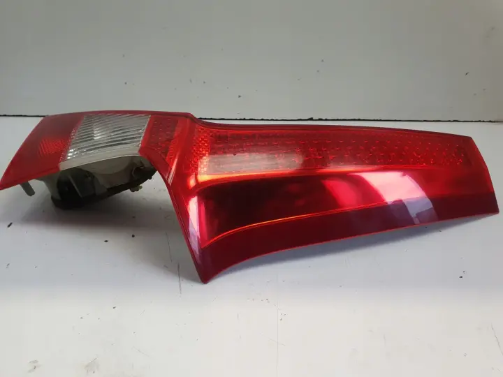 Volvo V70 III XC70 TYLNA LAMPA PRAWA prawy tył pasażera LED