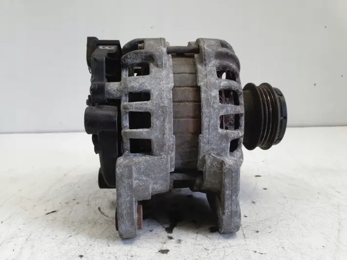 Renault Clio IV 1.2 16V ALTERNATOR 231003730R
