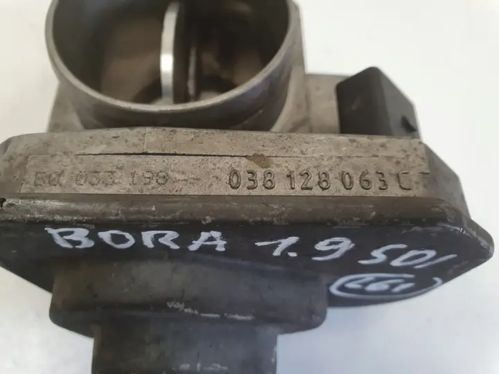 VW Bora 1.9 SDI PRZEPUSTNICA 038128063C