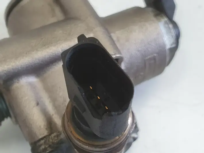 Audi A4 B7 2.0 TFSI POMPA WTRYSKOWA paliwa 06F127025M