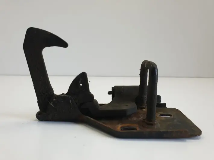 Seat Altea RYGIEL PRZEDNIEJ MASKI Zamek 5P0823480