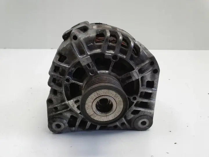 Renault Trafic II 1.9 DCI ALTERNATOR valeo 8200538815