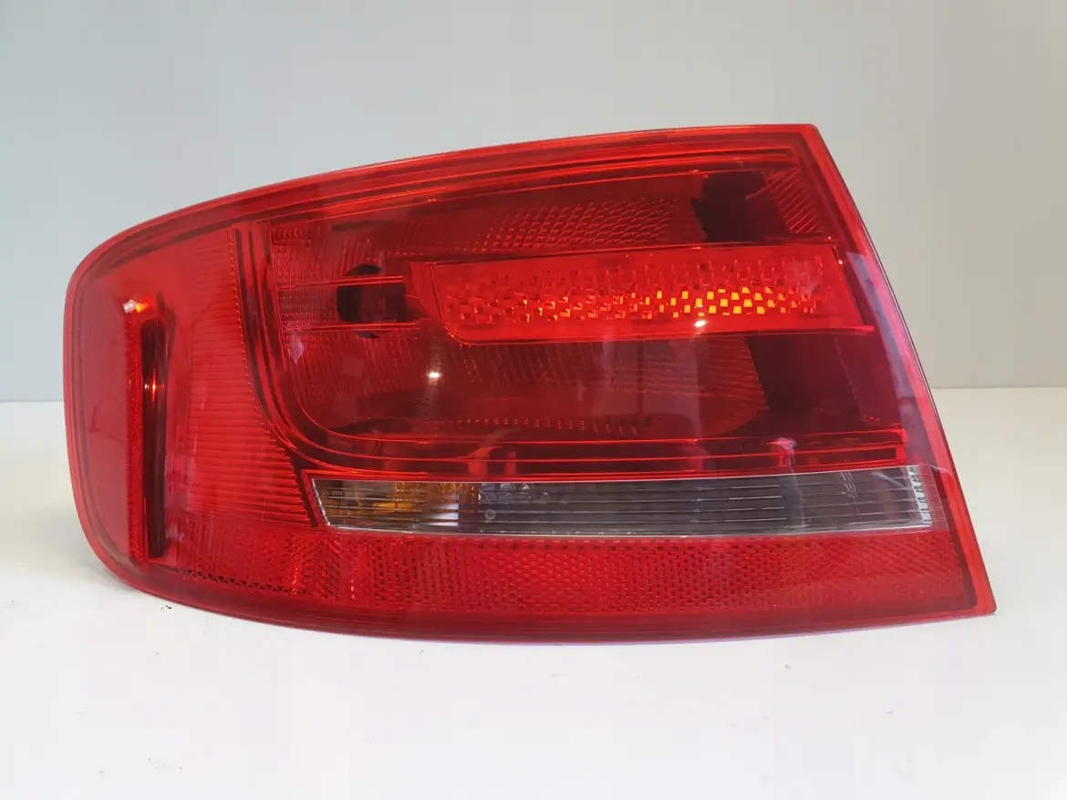 Audi A4 B8 ALLROAD TYLNIA TYLNA LAMPA LEWA lewy tył 00968605
