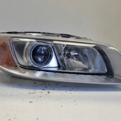 Volvo V70 III XC70 S80 II XENON PRZEDNIA LAMPA PRAWA prawy przód 31214348