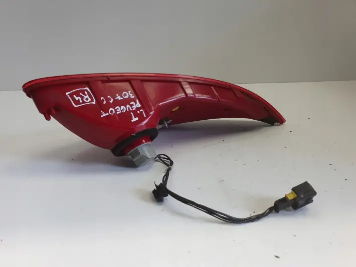 Peugeot 307 CC TYLNIA TYLNA LAMPA LEWA lewy tył W KLAPE