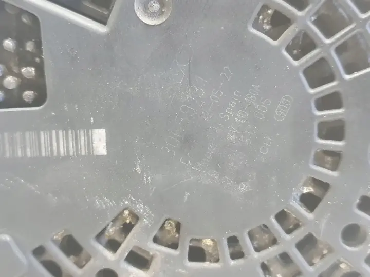 Volvo XC90 2.4 D5 ALTERNATOR 30659131 0125811005 180A