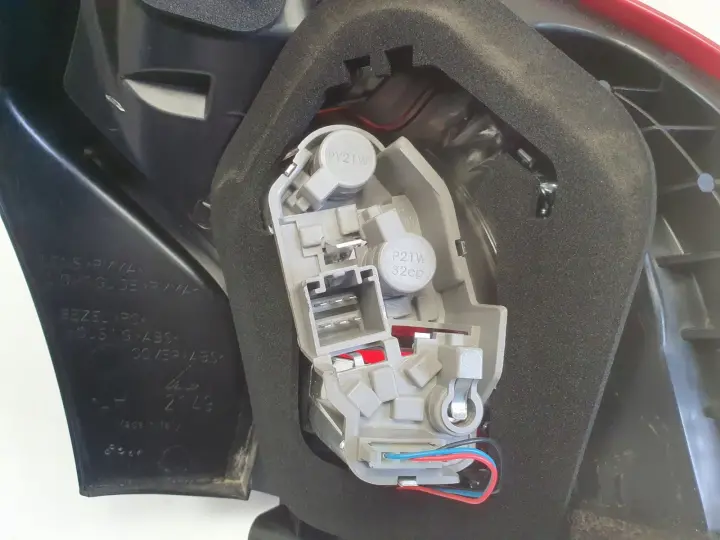 Volvo V60 13-18r LIFT TYLNIA LAMPA LEWA LEWY TYŁ 31395928