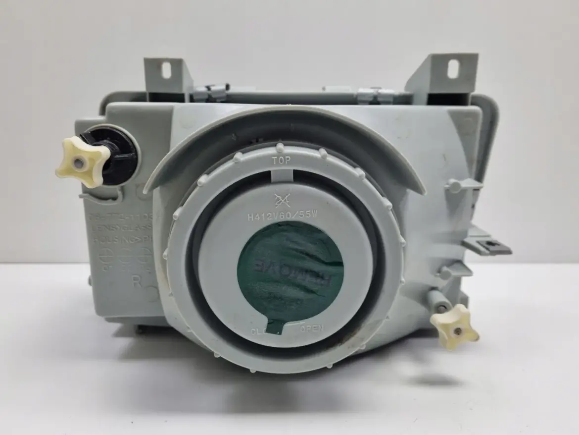 Saab 9000 84-91r PRZEDNIA LAMPA PRAWA PRAWY PRZÓD nowa europa