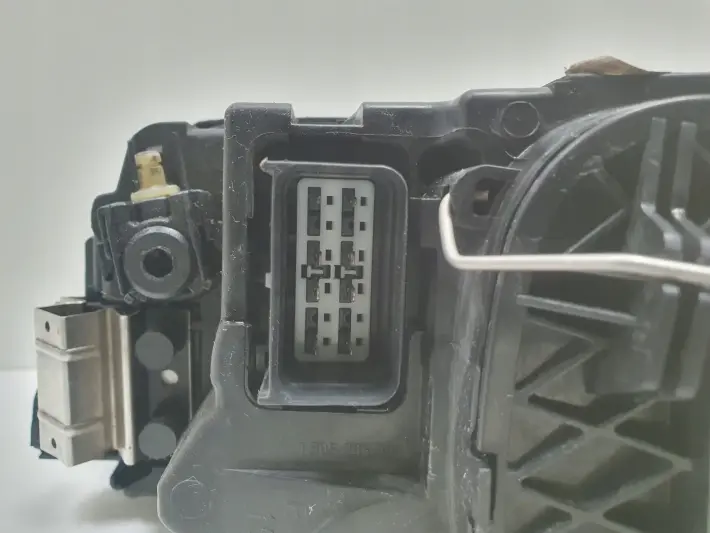 Volvo S40 II V50 LIFT PRZEDNIA LAMPA PRAWA prawy przód 0301237202 31265695