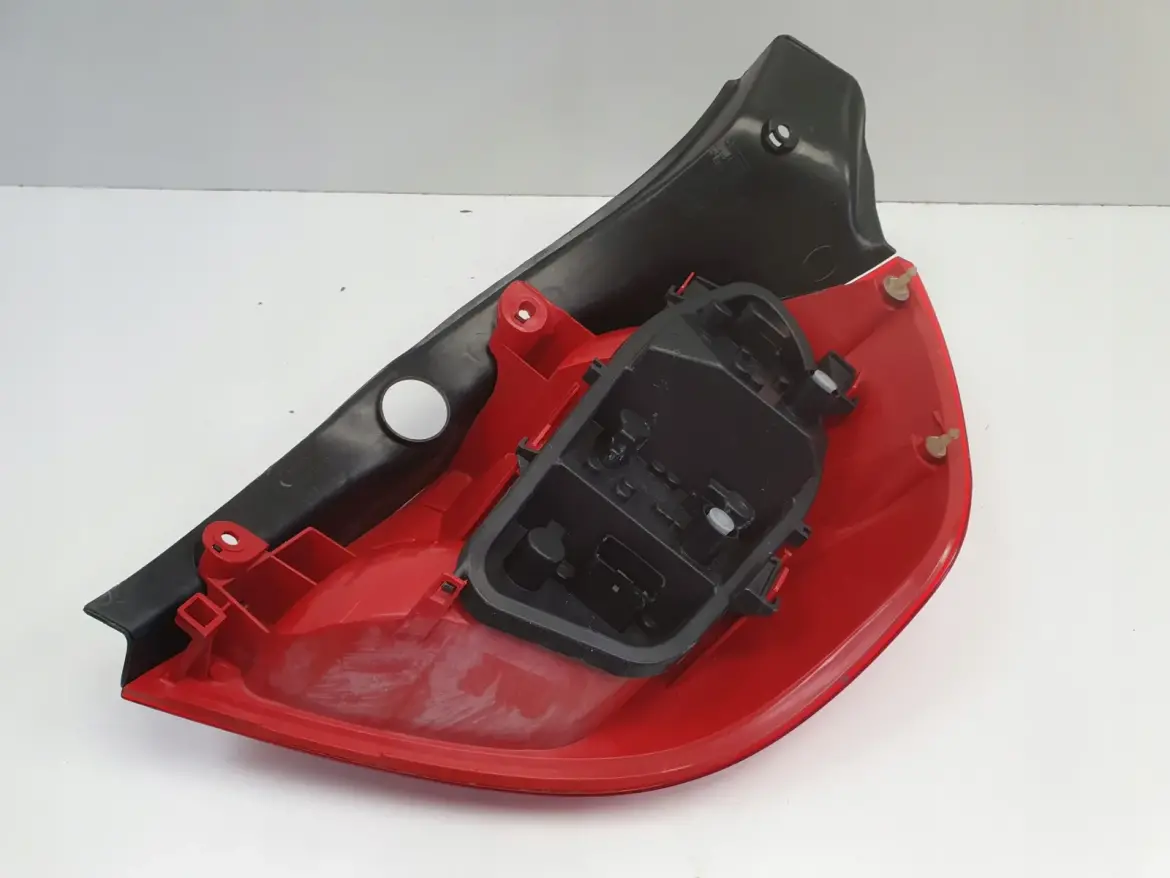 Renault Clio III HB 05-09r TYLNA LAMPA LEWA lewy tył kierowcy 89035079