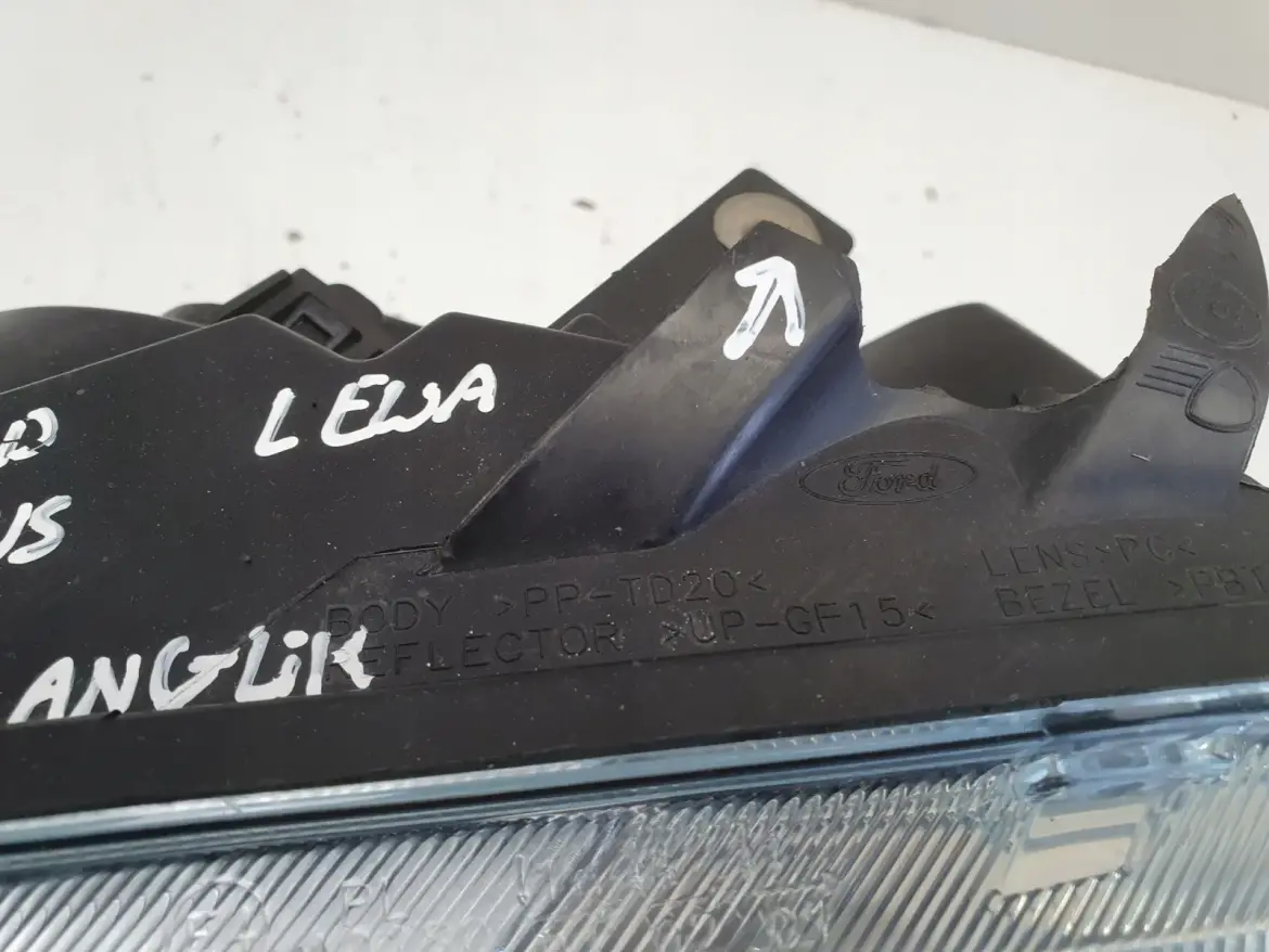 Ford Focus mk2 02-06 PRZEDNIA LAMPA LEWA lewy przód anglik
