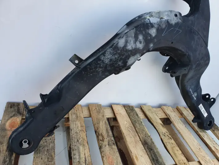 Mercedes W126 SEC BELKA TYLNEGO ZAWIESZENIA Tył