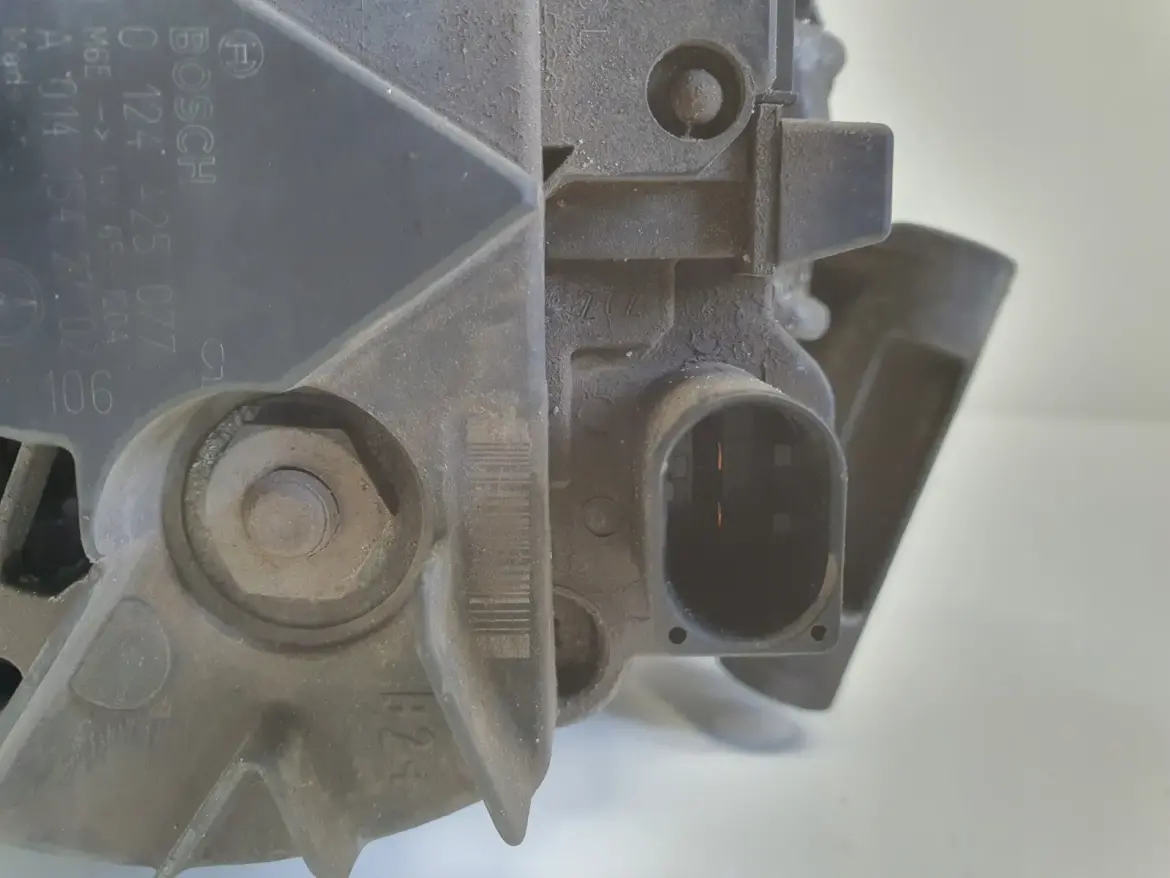 Mercedes Vito W639 2.2 CDI ALTERNATOR 0124425077 bosch 120A