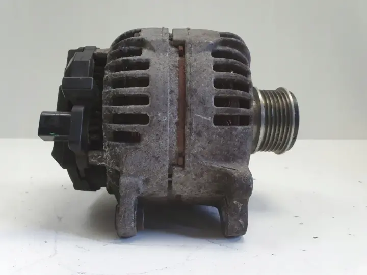 Audi A3 8P VW Golf V 1.9 TDI ALTERNATOR bosch 06F903023F 140A