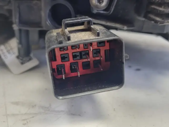 Volvo V60 S60 II LIFT PRZEDNIA LAMPA PRAWA prawy przód XENON 31698819