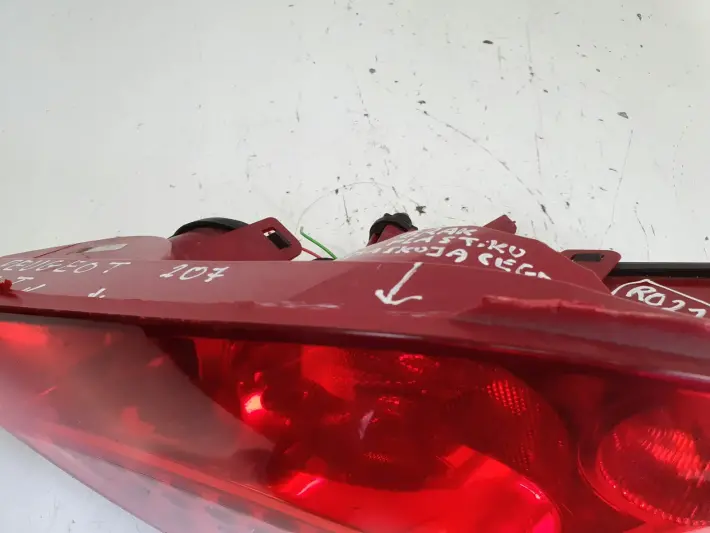 Peugeot 207 HB TYLNA LAMPA PRAWA prawy tył pasażera 9649986580