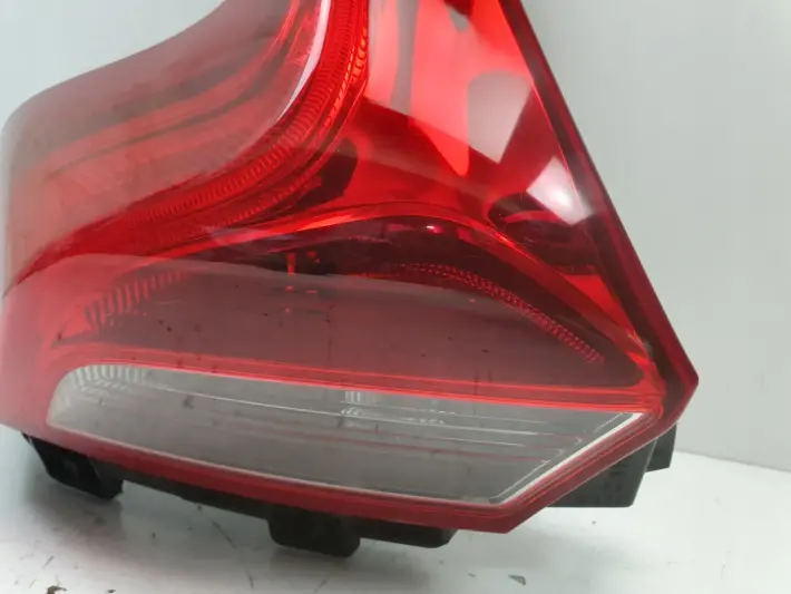 Volvo V40 II 12-16r TYLNIA TYLNA LAMPA LEWA lewy tył 31395844