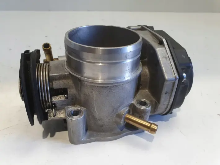 Audi A3 8L 1.6 8V PRZEPUSTNICA ENGITECH 310009