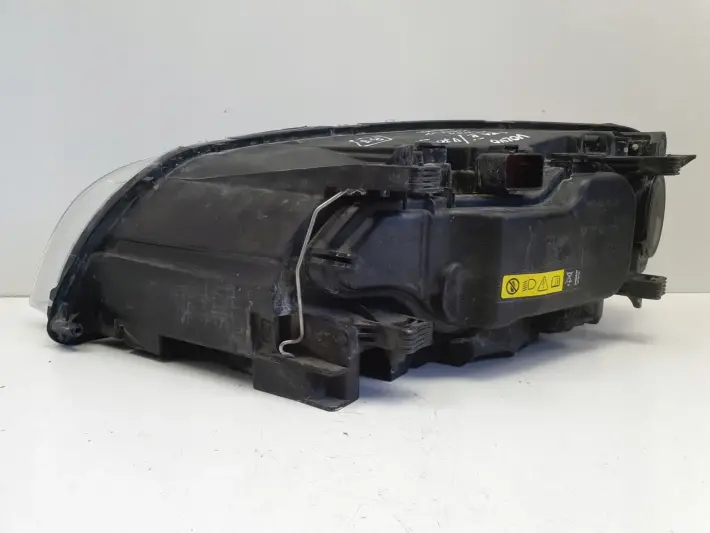 Volvo V70 III XC70 PRZEDNIA LAMPA PRAWA PRAWY PRZÓD XENON SKRĘTNY 31383541