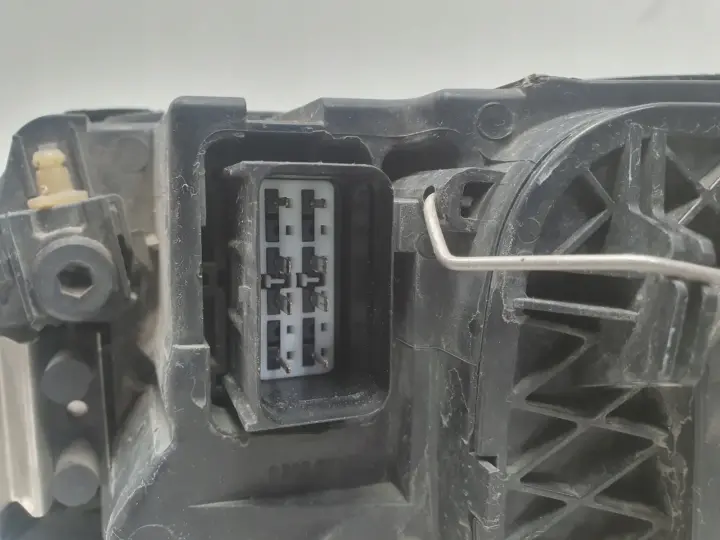 Volvo S40 II V50 LIFT PRZEDNIA LAMPA PRAWA prawy przód 0301237202 31265695