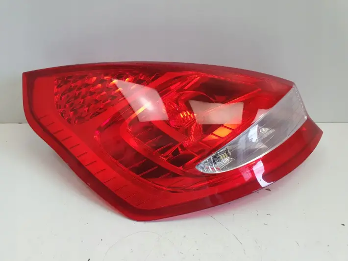 Ford Fiesta VII MK7 08-12r TYLNIA LAMPA LEWA LEWY TYŁ kierowcy 8A61-13405-A