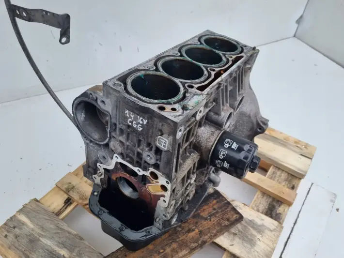 BLOK SILNIKA VW Polo IV Golf Seat Ibiza IV Altea Leon II 1.4 16V CGG CGGB