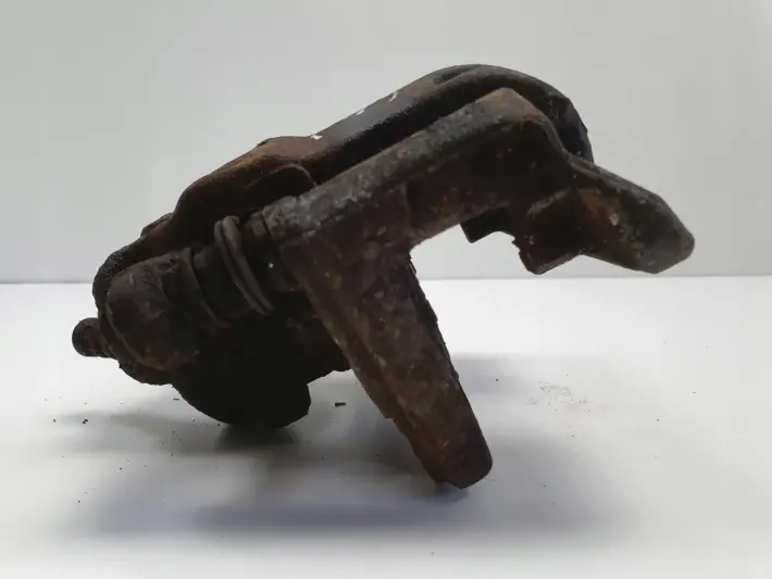 Renault Clio IV LEWY PRZEDNI ZACISK HAMULCOWY przód kierowcy L.P