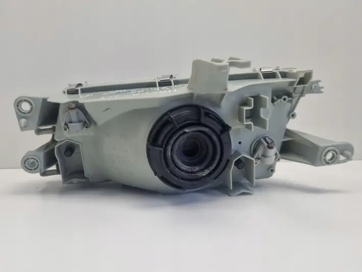 Mazda 323 BA SEDAN 95-98r PRZEDNIA LAMPA PRAWA PRAWY PRZÓD nowa TYO 20-3115