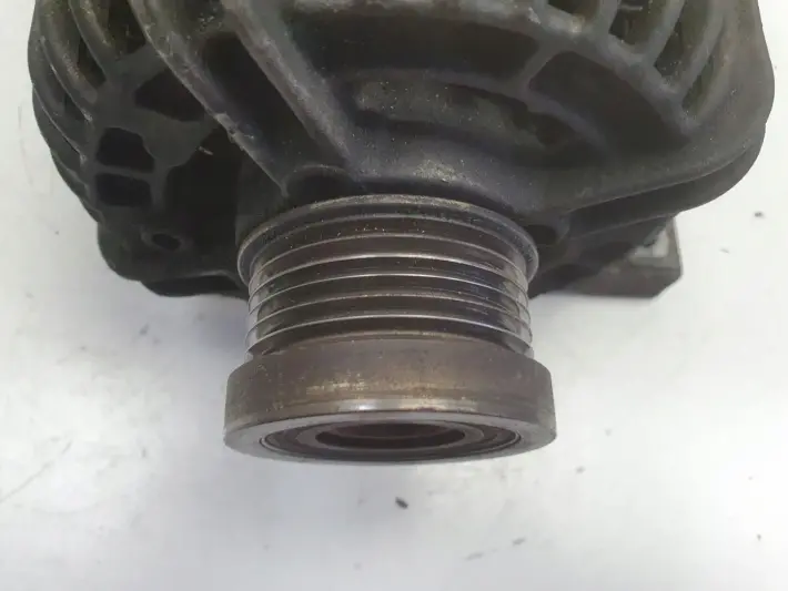 Volvo V70 III XC70 II 2.4 D5 ALTERNATOR 30667787