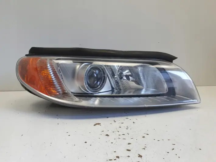 Volvo V70 III XC70 S80 II XENON PRZEDNIA LAMPA PRAWA prawy przód 31214348