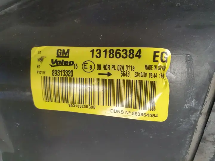 Opel Corsa D PRZEDNIA LAMPA PRAWA prawy przód anglik 13186384