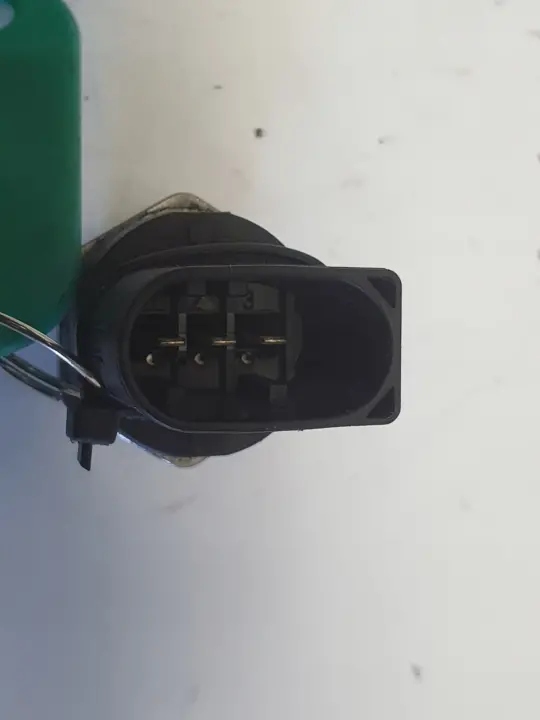BMW E87 E90 E91 2.0 D N47 CZUJNIK PALIWA zawór 0281002988
