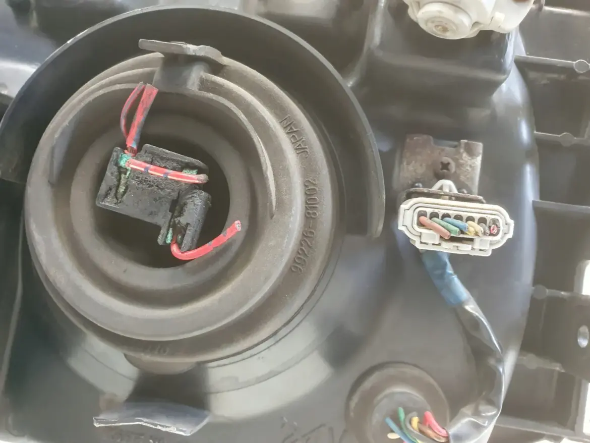 Mitsubishi Pajero II PRZEDNIA LAMPA PRAWA prawy przód anglik 110-37751