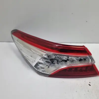 Toyota Camry 8 VIII 17-21r TYLNIA TYLNA LAMPA LEWA lewy tył 81561-33660