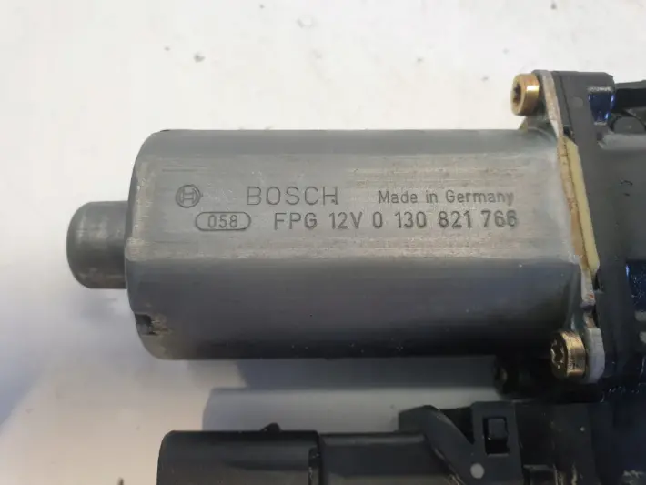 VW Golf IV 5D SILNICZEK SZYBY Prawy tył PASAŻERA