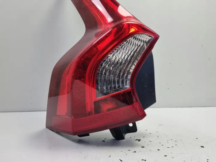 Volvo V60 10-13r TYLNIA TYLNA LAMPA LEWA lewy tył 31214963