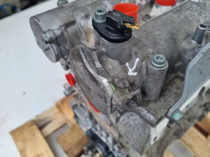 SILNIK Audi A3 II 8P 1.6 FSI 115KM uszkodzona pokrywa zaworów BLP